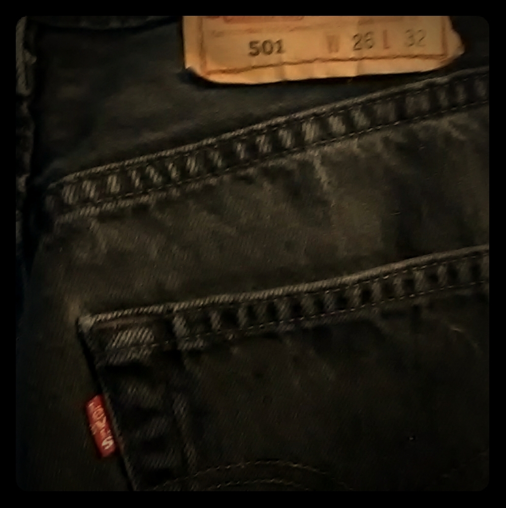 Women's vintage Levi's 26" X 32"